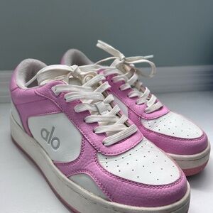 ALO Yoga Women's Pink and White Sneakers